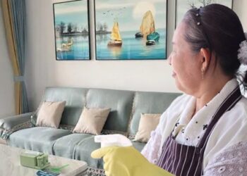 Cuộc sống tối giản của mẹ chồng tôi: Khoảnh khắc bà mở tủ quần áo ra khiến ai cũng bất ngờ