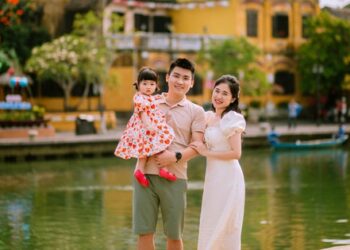 Khoảnh khắc ngọt ngào của gia đình nhỏ tại Hội An, tiết lộ bí kíp có loạt thước ảnh đẹp như mơ cùng em bé