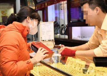 Mang vàng đi bán bị đại lý trừ tiền vì 1 lỗi, nguyên nhân vì sao và nên giải quyết thế nào?