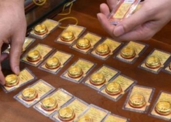 Giá vàng nhẫn giảm mạnh, USD vẫn nóng