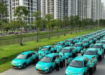 Tỷ phú Phạm Nhật Vượng tính niêm yết Xanh SM ở nước ngoài