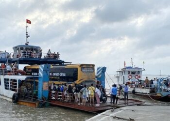 Dân địa phương mách chiêu ‘thoát nạn’ tắc phà khi đi đảo Cát Bà