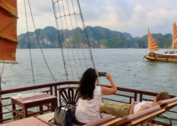 Chưa nghỉ lễ đã ‘cháy’ tour du thuyền vịnh Hạ Long