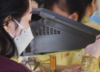 Giá vàng hôm nay, 30-4: Biến động khó lường, tranh thủ bán chốt lời