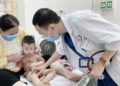 Dấu hiệu cần nhập viện khi trẻ mắc tay chân miệng