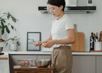 Công cụ sắp xếp được các bà nội trợ Nhật Bản yêu thích, giải cứu cho căn bếp lộn xộn của bạn