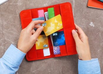 Phá vỡ khủng hoảng chi tiêu và sử dụng thẻ tín dụng khéo léo để có được khoản nợ hợp lý