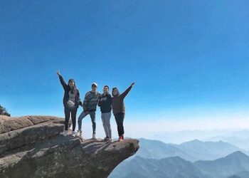 Hè ra biển quá đông đúc, dân tình kéo nhau leo núi “săn mây”: Những địa điểm gần Hà Nội chỉ cần xách balo lên là đi được ngay 30/4 này