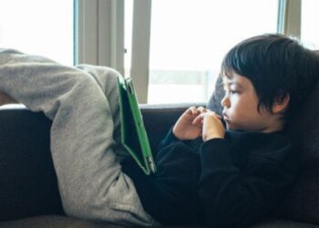 Cách rèn thói quen làm việc nhà với ‘đứa trẻ hay quên’