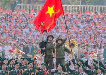 Em bé được cưng nhất trong lễ kỷ niệm 70 năm chiến thắng Điện Biên Phủ