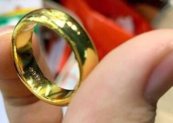 Giá vàng nhẫn trơn sáng 3/5 rớt mạnh