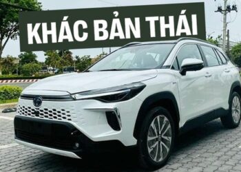 Ảnh thực tế Toyota Corolla Cross 2024 giá từ 820 triệu tại đại lý: Đúng vua công nghệ phân khúc, có điểm khác bản Thái