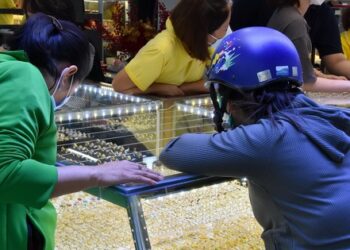Giá vàng hôm nay, 8-5: Bất ngờ đi xuống