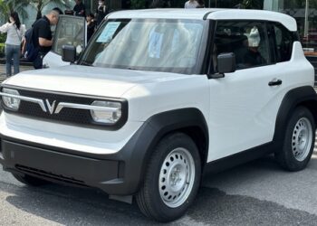 Ảnh thực tế VinFast VF 3 bản thử nghiệm: Mâm, cản khác concept, sẽ mang đi đâm đụng, kiểm tra, còn 4 bước nữa mới tới tay khách hàng