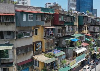 Hà Nội: Khách mua nhà “choáng váng” vì mỗi m2 căn tập thể cũ xập xệ có giá ngang biệt thự ven đô