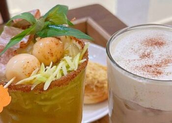 Hồi hộp uống thử trà bánh tráng trộn và trà me muối ớt gây tranh cãi tại quán cà phê của TikToker Bông Tím, liệu có “ớn lạnh” như lời đồn?