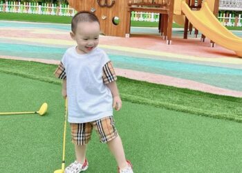 Bảo Thy khoe con trai 2,5 tuổi biết viết chữ, số thành thạo nhưng mọi người chỉ chú ý đến thái độ của ba mẹ