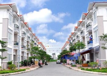 Giá nhà mặt phố tại Hà Nội lên 400 triệu đồng/m2, lượng giao dịch ở quận Ba Đình và Long Biên tăng hơn 500% trong vòng một tháng