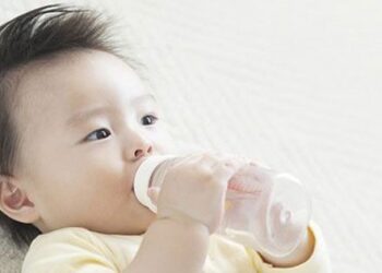 Trẻ em cần uống bao nhiêu nước một ngày là đủ?