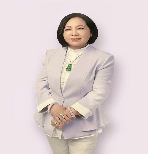 Madam Nguyễn Thị Thu Hà với trang sức ngọc. Ảnh tư liệu Người Hà Nội.